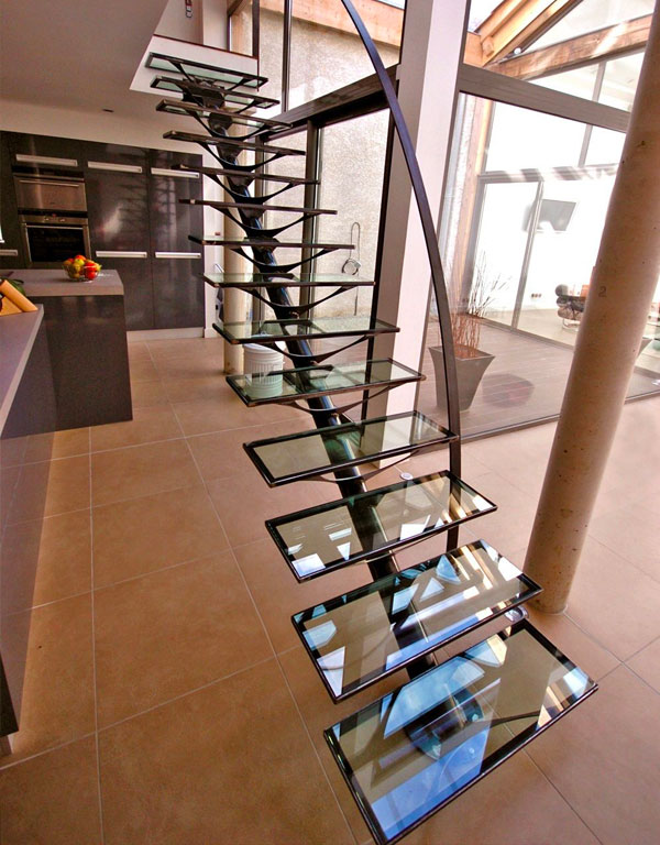 Un escalier métallique avec des marches en béton - Escaliers Décors®