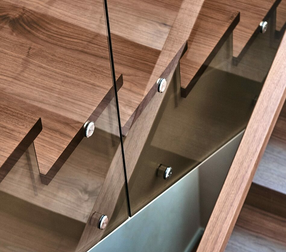 Garde-corps en verre pour escalier : sécurité maximale avec transparence