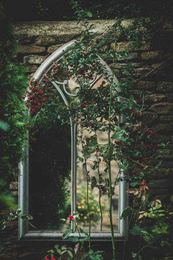 magnifique miroir de jardin en arche gothique