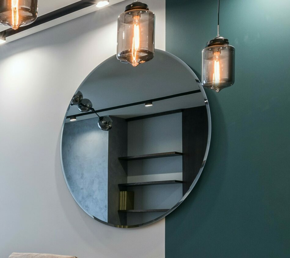 Le miroir biseauté : la finition classique pour un reflet raffiné