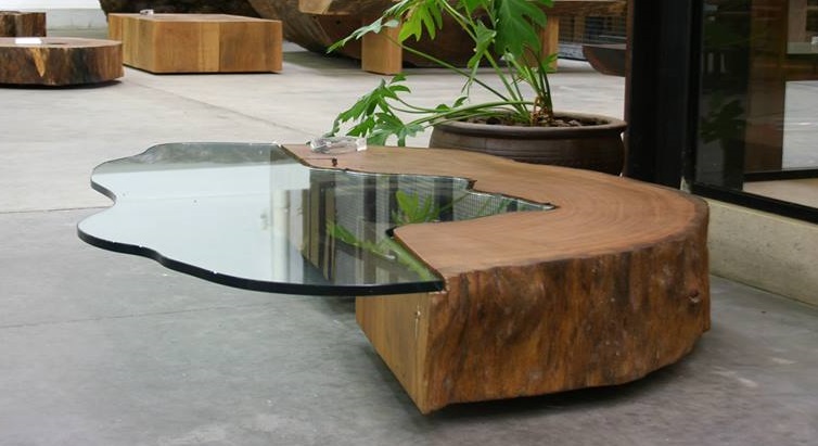 table rondin de bois et en verre