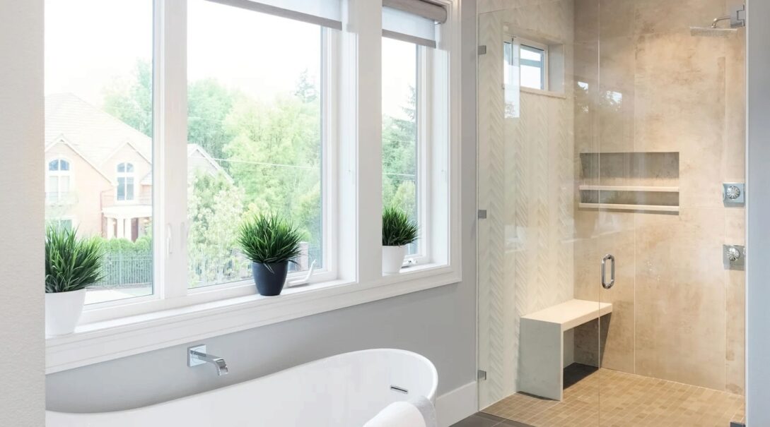 Verre Clair ou Extra Clair : Le comparatif pour bien choisir