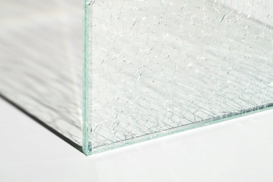 Verre feuilleté trempé brisé