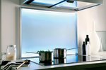 Crédence de cuisine en verre satiné et lumière LED